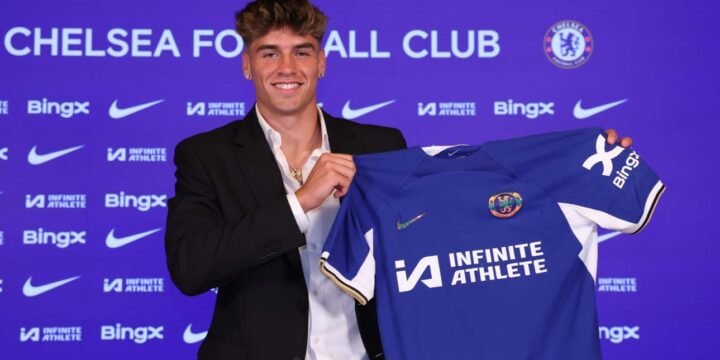 Marc Guiu joins Chelsea from Barcelona